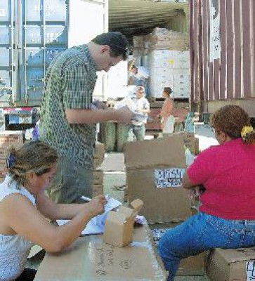 Duplicarán salarios a empleados de 18 aduanas