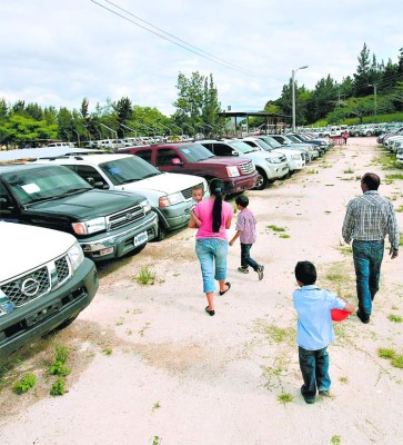 Pedirán que carros a subastar no paguen matrícula