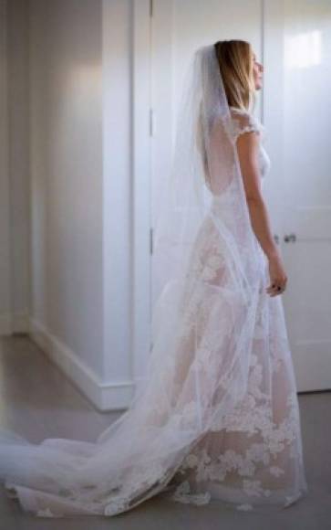 En cuanto a su vestido la actriz optó por un diseño de encaje de Valentino Couture.