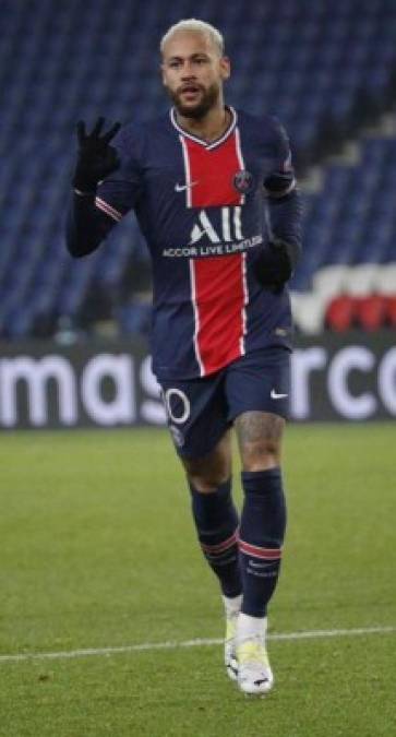 Paris Saint-Germain está negociando con Neymar la ampliación del contrato que vincula al brasileño con el conjunto parisino hasta el 30 de junio de 2022, según informa Sky. <br/>