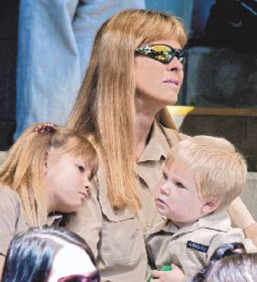 Realizan emotivo homenaje al 'caza cocodrilos” Irwin