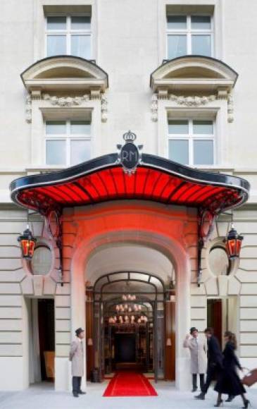 Messi y su familia estarán viviendo en el lujoso hotel Le Royal Monceau.