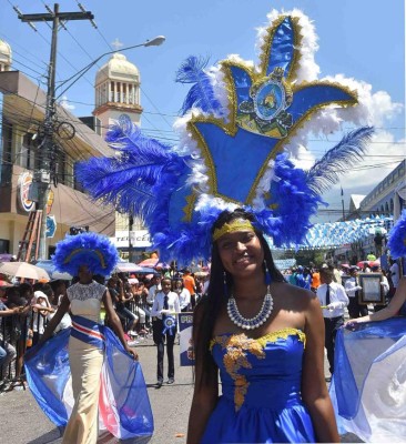 Con entusiasmo y civismo ceibeños celebran el cumpleaños de la Patria