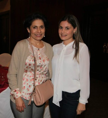 Dicha por los 83 años de la dama Julia Larach