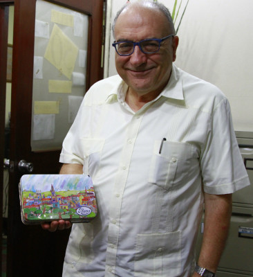 Se ordenó de sacerdote haciendo pasteles