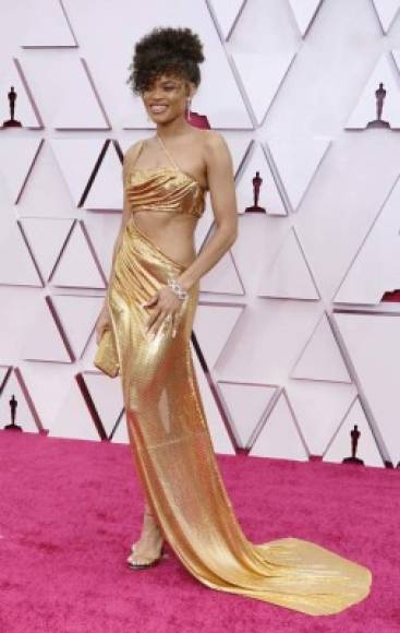 Andra Day se apuntó al dorado con un diseño asimétrico y muy sexy, de Vera Wang.