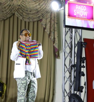 Mil sampedranos le dicen sí a Paco Show