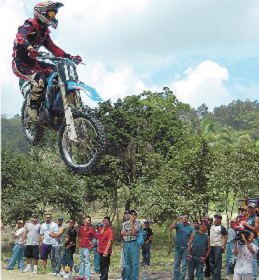 Sampedranos se imponen