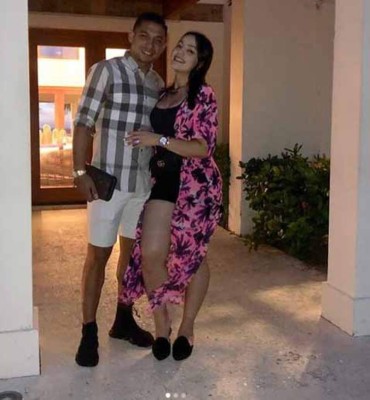 Con reinas de bellezas: Las espectaculares vacaciones de Emilio Izaguirre y 'Choco' Lozano