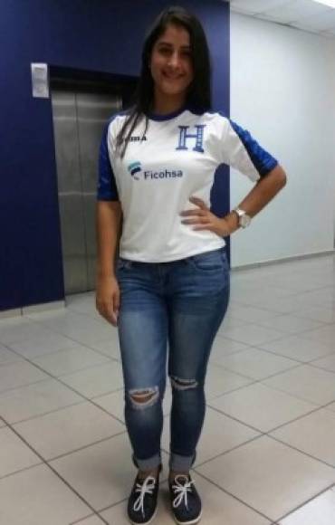 Ana Reyes viene de una familia futbolera. Su padre fue jugador, su tío es el entrenador Mauro Reyes del Honduras Progreso y su novio es Selvin Guevara del Real España.