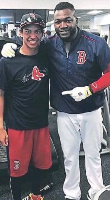 En el 2016 estuvo en la triple A de los Red Sox y compartió entrenamientos con el histórico pelotero David “Big Papi” Ortiz. Además el tercera base Rafael Devers era uno de sus mejores amigos y fue la revelación en el título de los Medias Rojas en el 2018. 