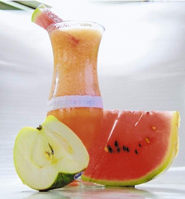 Bebidas con sandía y manzana