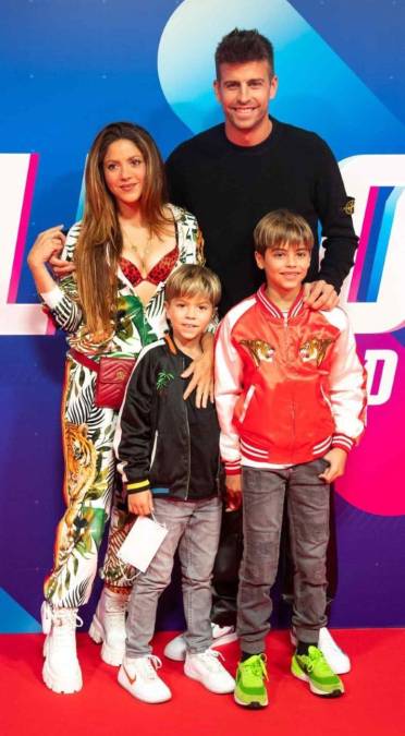 Madre de Piqué arremete contra Shakira por alejar sus nietos