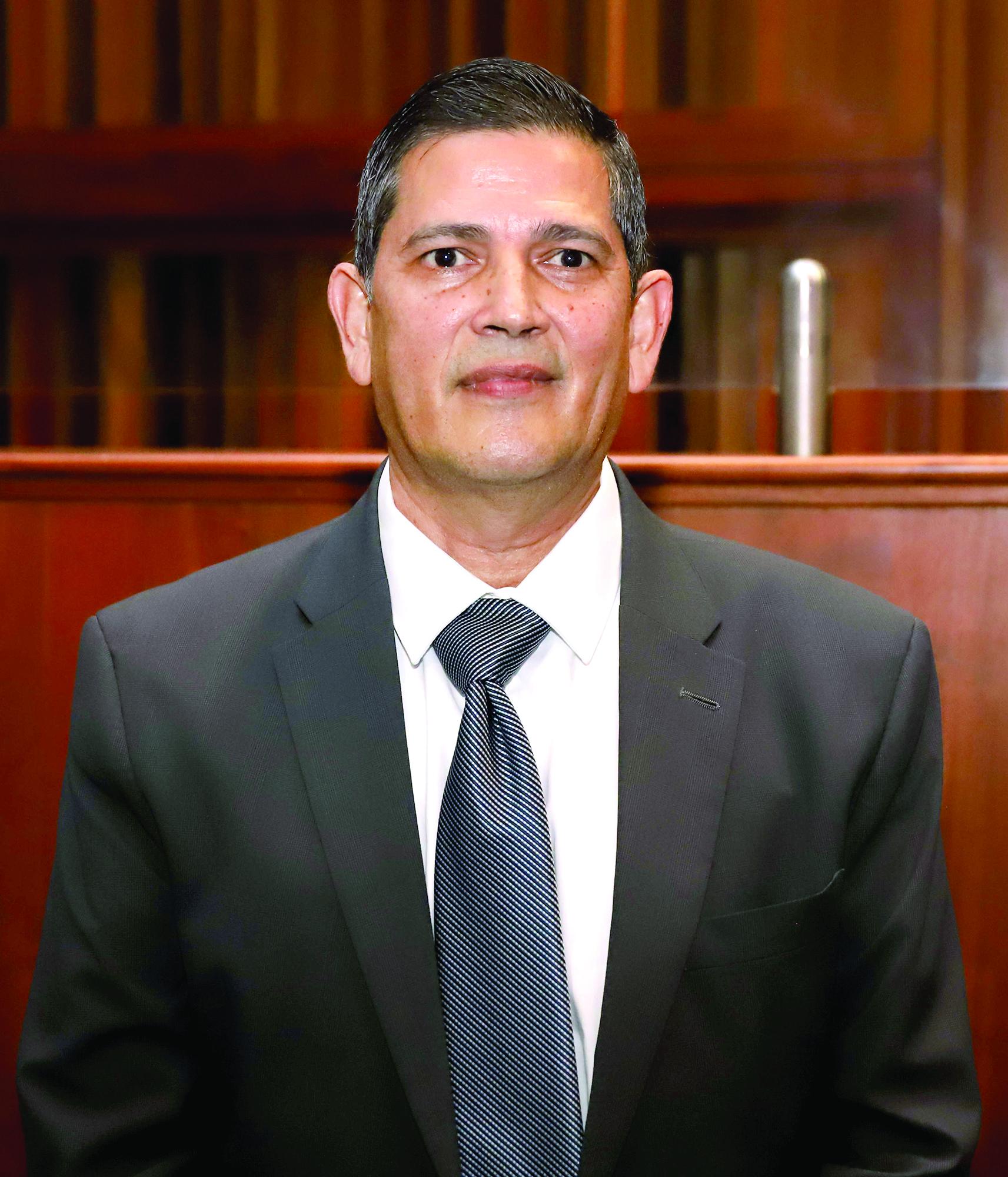 Liberales sacrifican a Daniel Sibrián y se deciden por Felipe Speer