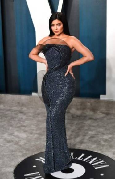 Otro de los grandes momentos de la integrante del reality show 'Keeping Up with the Kardashians' fue su aparición en la Vanity Fair Oscar Party del año pasado.