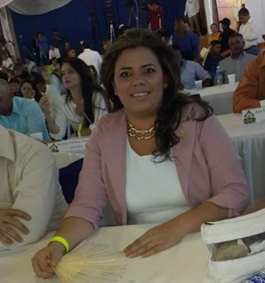 Diputada de Colón renuncia de Libre y se une al PAC