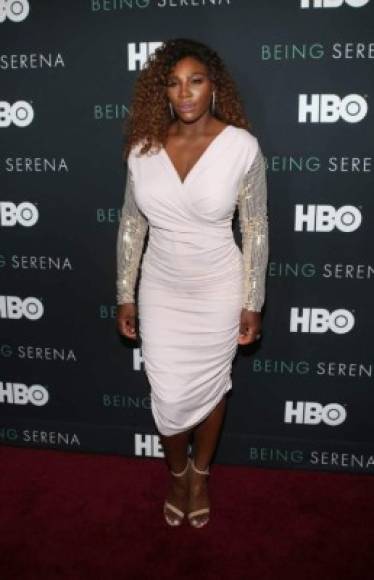 6. Serena Williams<br/><br/>Si bien los atuendos deportivos de Williams podrían haber sido controvertidos para ciertos oficiales de tenis, los usuarios de Lyst claramente no sienten lo mismo.<br/>