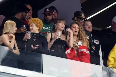 Ice Spice, Taylor Swift y Black Lively están juntas en el Super Bowl 2024.
