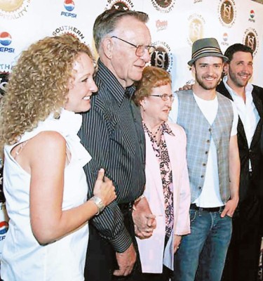 Justin inauguró restaurante