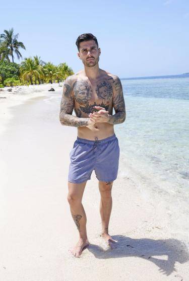 Mario González participó en el programa La Isla de las Tentaciones donde entró con su expareja Laura. En esta oportunidad, en Supervivientes 2024 concursa con su actual pareja, Claudia Martínez. 