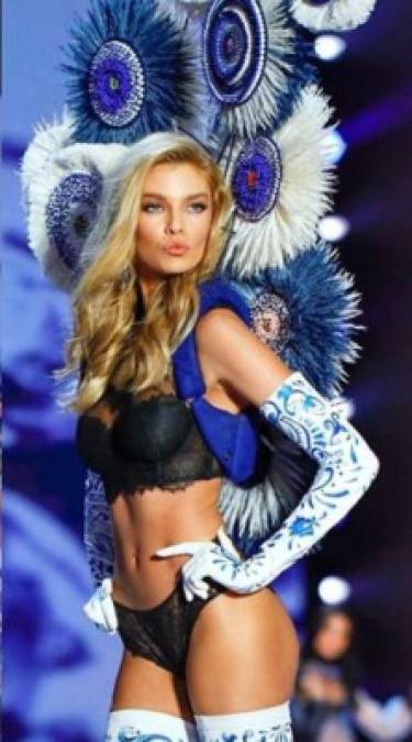 Stella Maxwell<br/>Desfiló en el Victoria's Secret Fashion Show por primera vez en 2014; y desde 2015 ha sido ángel de la marca.​<br/>En 2016, Maxwell se quedó con el primer puesto de 'Maxim's Hot 100 List'.