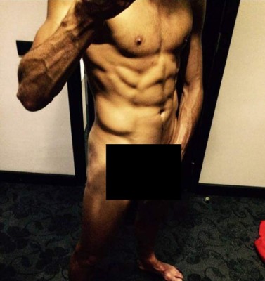 Fellaini mandó imágenes desnudo a modelo