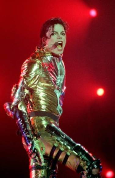 En septiembre de 1996, Michael Jackson se embarcó en el HIStory World Tour, gira que culminó en octubre de 1997. En este tour, realizó 82 conciertos cuya concurrencia superó los 48,000 espectadores por espectáculo. Esta foto se tomó el 10 de noviembre de 1996 en Auckland, Nueva Zelanda.