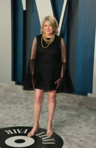 Martha Stewart pudo haber usado un vestido más acorde a sus 78 años de vida. TAMBIÉN: <a href='https://www.laprensa.hn/fotogalerias/farandula/1355414-411/billie-eilish-gal-gadot-peor-vestidos-premios-oscar-2020' style='color:red;text-decoration:underline' target='_blank'>Billie Eilish y Gal Gadot entre los peor vestidos en los Premios Óscar 2020</a>