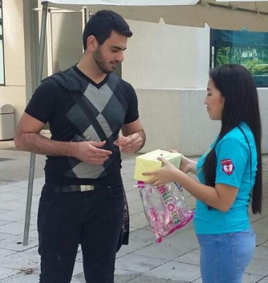 Universitarios recaudan fondos para hogar de niños
