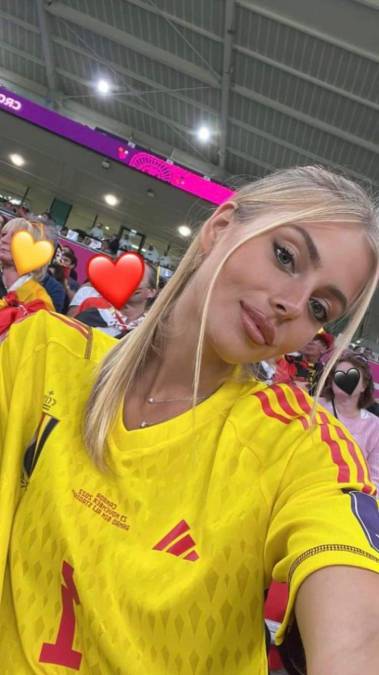 Mishel Gerzig, la bella novia de Thibaut Courtois, estuvo apoyando al portero belga en el estadio Ahmad Bin Ali en Rayán.