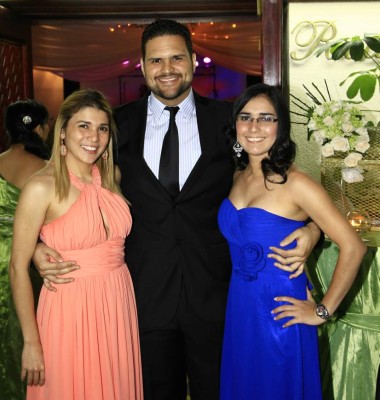 Felicidades a Karla Hernández y Roger Maltez