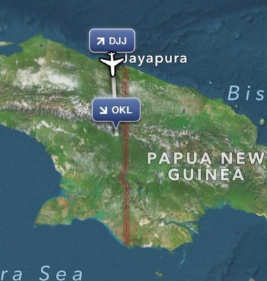 Habitantes de Papúa encuentran restos del avión indonesio accidentado