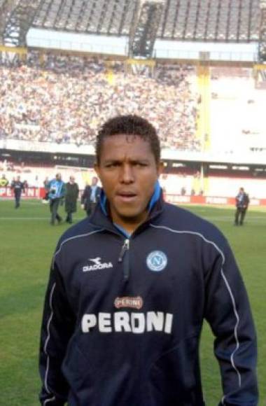 Las felicitaciones del Napoli llegan ya que recuerdan al exdelantero hondureño Carlos Pavón, quien militó en sus filas en el 2002-.