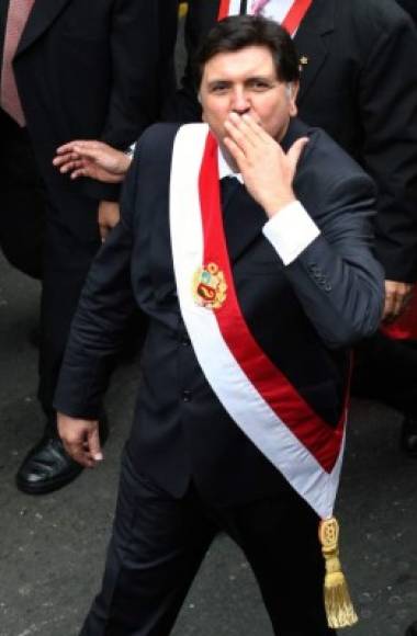 García hizo su carrera política en el seno del histórico e izquierdista Partido Aprista Peruano (PAP), fundado por Víctor Raúl Haya de la Torre.<br/>