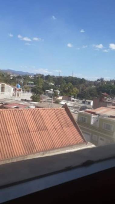 Algunos se quedaron atrapados en lugares que no en su casa, ni su familia. una lectora nos comentó que ella se quedó en atrapada en la colonia Kennedy de Tegucigalpa.