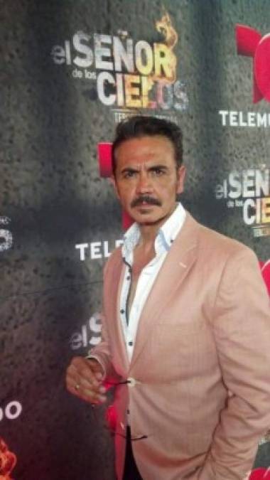 Goros es originario de Naucalpan, Estado de México,donde hace unas semanas había sido nombrado como figura destacada entre los habitantes del municipio. Ha trabajado durante 30 años en series, películas y telenovelas.