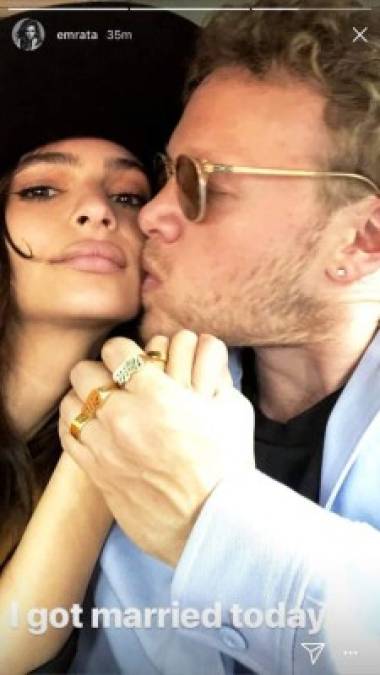 Sorpresiva boda<br/>Emily Ratajkowski se casó en secreto con el actor y director Sebastian Bear-McClard en febrero de 2018. La noticia de su boda sorprendió a muchos, pues la pareja solo tenía unas semanas de salir cuando decidieron contraer matrimonio.<br/>