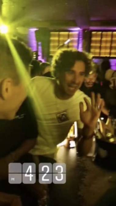 El portero mexicano Guillermo Ochoa también estuvo en la fiesta que armaron los seleccionados en Nueva York.