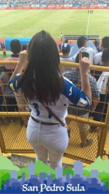 Pamela Hernández estuvo en el estadio Olímpico apoyando al delantero de la Selección de Honduras que será titular.