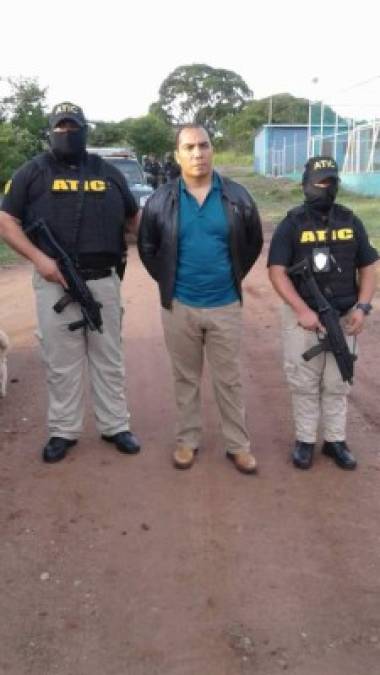 Fiscales de Apoyo al Proceso de Depuración Policial y Agentes Atic dieron captura en la ciudad de La Paz al ex subcomisionado de policía, José Elías Bustillo Carías, acusado de cohecho y asociación ilícita.
