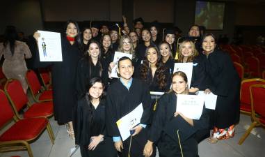 Los nuevos profesionales hondureños disfrutaron del grandioso e inolvidable momento de su graduación, en el cual también fueron acompañados por sus seres queridos.