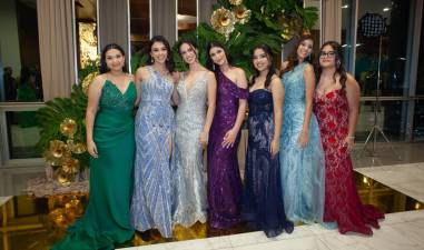 Las jovencitas lucieron elegantes en su especial celebración, la cual llevarán por siempre en sus corazones.