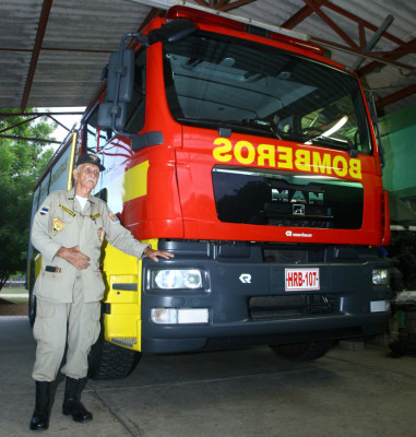 Ricardo Azurdia, un bombero de 92 kilates