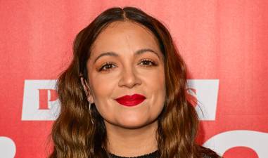 La cantante mexicana Natalia Lafourcade posa en la alfombra roja de la primera edición de los Premios Rolling Stones en Español celebrada en el Fillmore de Miami Beach, Florida.