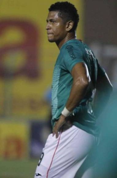 Carlo Costly: En declaraciones al programa Cinco Deportivo, el delantero hondureño señaló que comenzó a estudiar para convertirse en un futuro en director técnico.