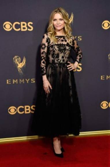 LOS ANGELES, CA - SEPTEMBER 17: Actor Michelle Pfeiffer attends the 69th Annual Primetime Emmy Awards at Microsoft Theater on September 17, 2017 in Los Angeles, California. Frazer Harrison/Getty Images/AFP