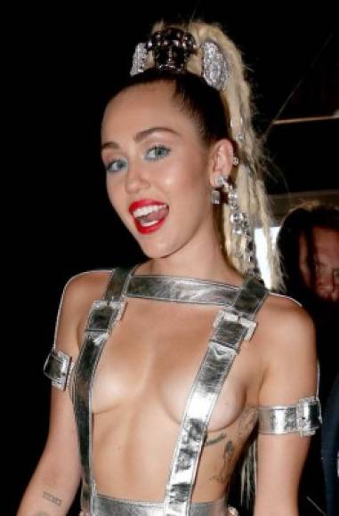 El look provocativo de Miley Cyrus en los premios MTV 2015.
