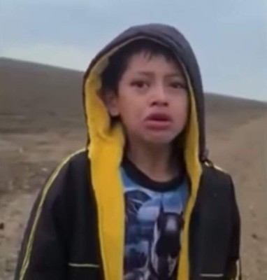 VIDEO: 'Me dejaron botado': niño migrante afligido pide ayuda a agente fronterizo