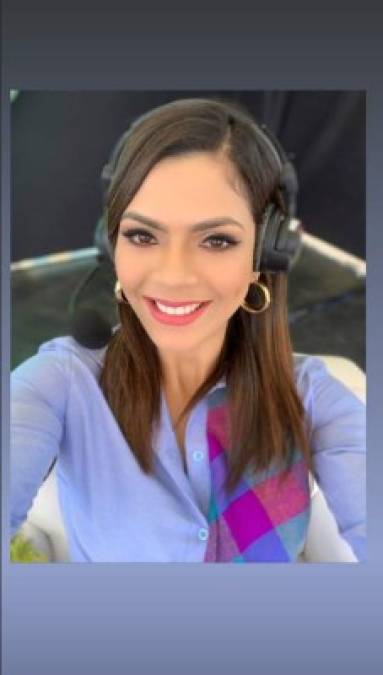 Loren Mercadal presentadora de 'Las mañanas del 5' asistió al evento muy bella y radiante.