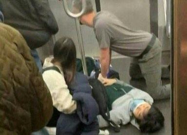 Al menos 10 pasajeros resultaron heridos de bala tras el tiroteo en el metro de Nueva York.